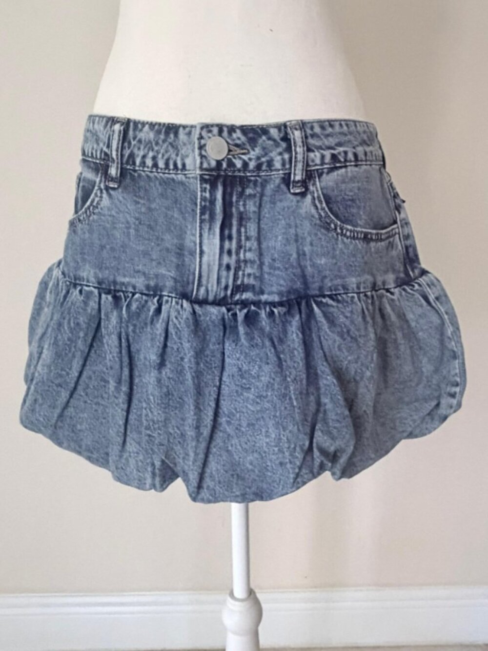 NWT Blank NYC Bubble Hem Denim Mini Skirt Y2K Acid Wash
